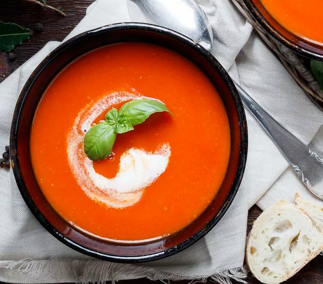 Einfache Tomatensuppe für das ganze Jahr