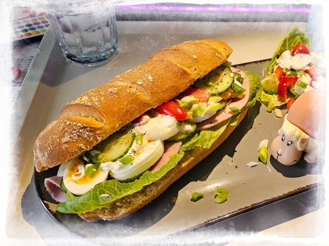 Einfaches Dinkelbaguette mit Joghurt