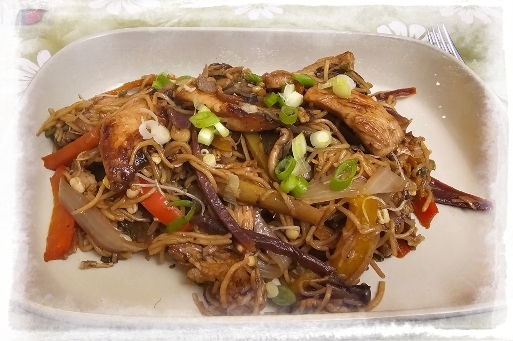 Gebratene Nudeln mit Gemüse und Pute – Einfaches Rezept für jeden Tag