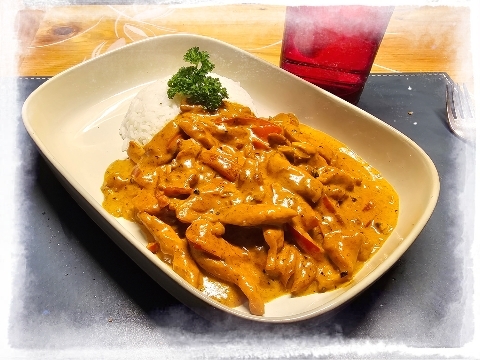 Hähnchen Geschnetzeltes mit Paprika Sahne Sauce