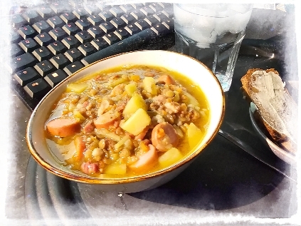Omas Linsensuppe mit Würstchen