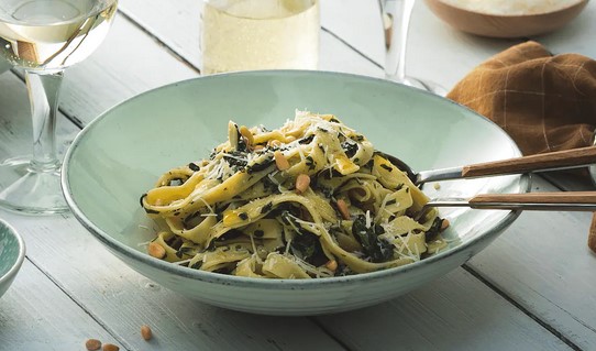 Bandnudeln mit Spinatsoße