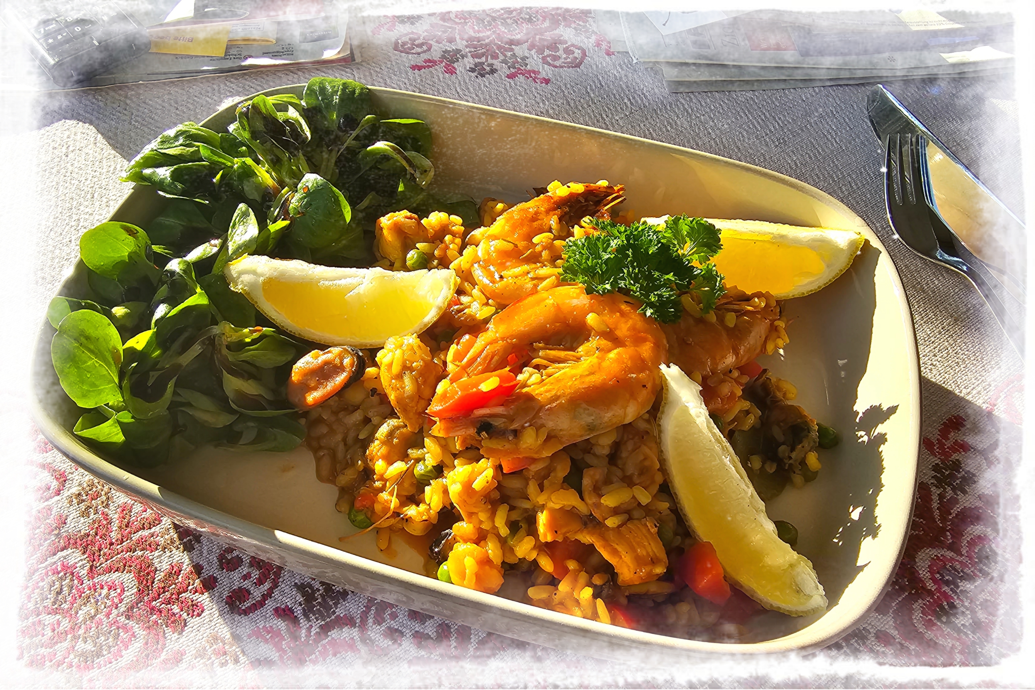 Einfache Paella mit Hähnchen & Meeresfrüchten