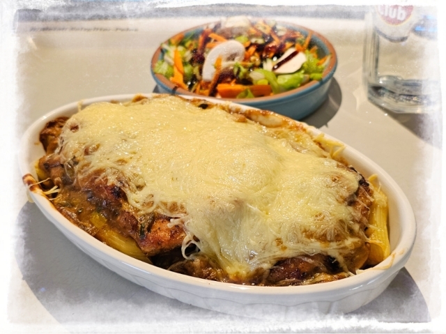 Jägerschnitzel-Auflauf mit Champignon-Porree-Rahm