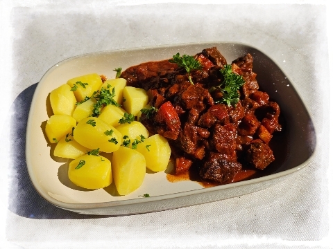 Sommerlicher Gulaschtopf